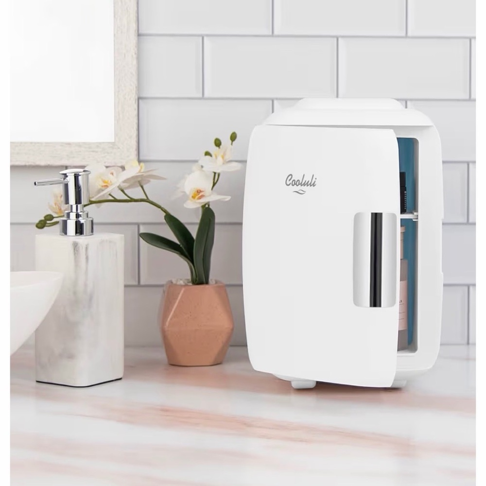 Cooluli White Mini Fridge for Car, Office, Dorm, Desk, Like New - Picture 11 of 11